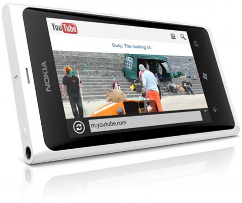 White Nokia Lumia 800