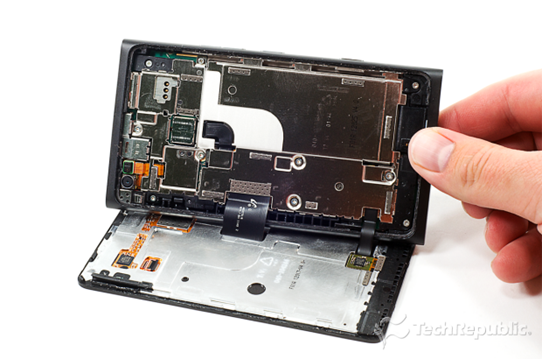 Nokia-Lumia-900-AT&T-Tear-Down-06