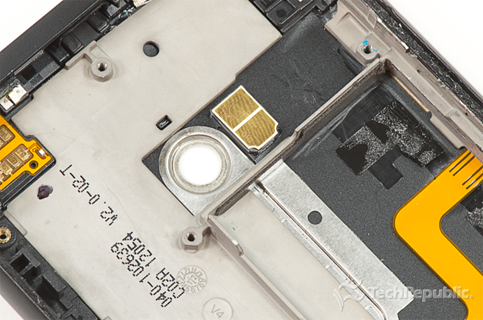 Nokia-Lumia-900-AT&T-Tear-Down-09