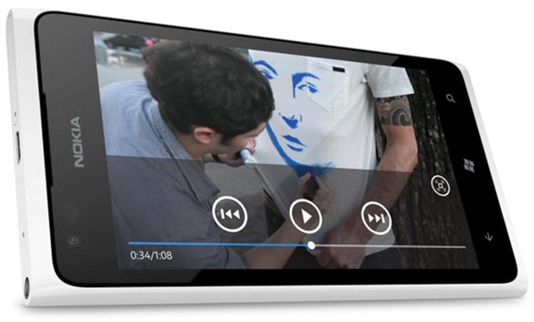 White Nokia Lumia 900